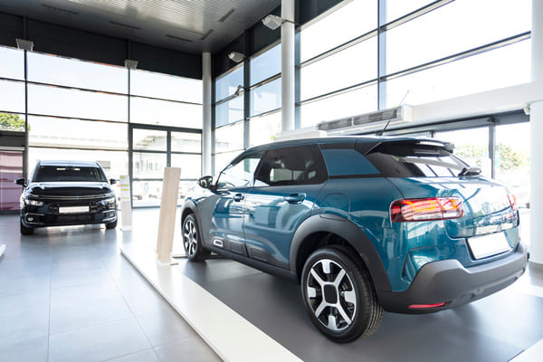 新車の展示スペース