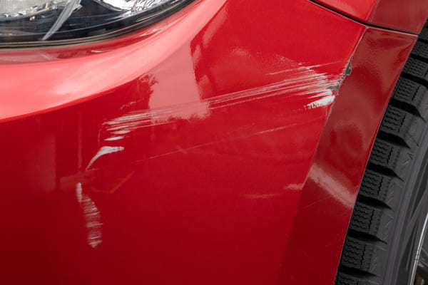 車体左前方についた擦り傷