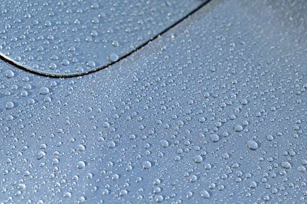 コーティング効果により落ちやすくなった水滴